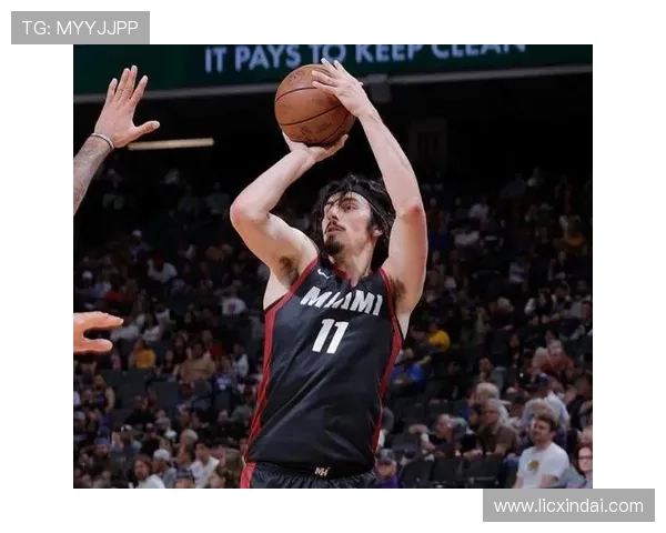 韦尔半场表现出色9投5中贡献12分7篮板1次抢断展现文班实力